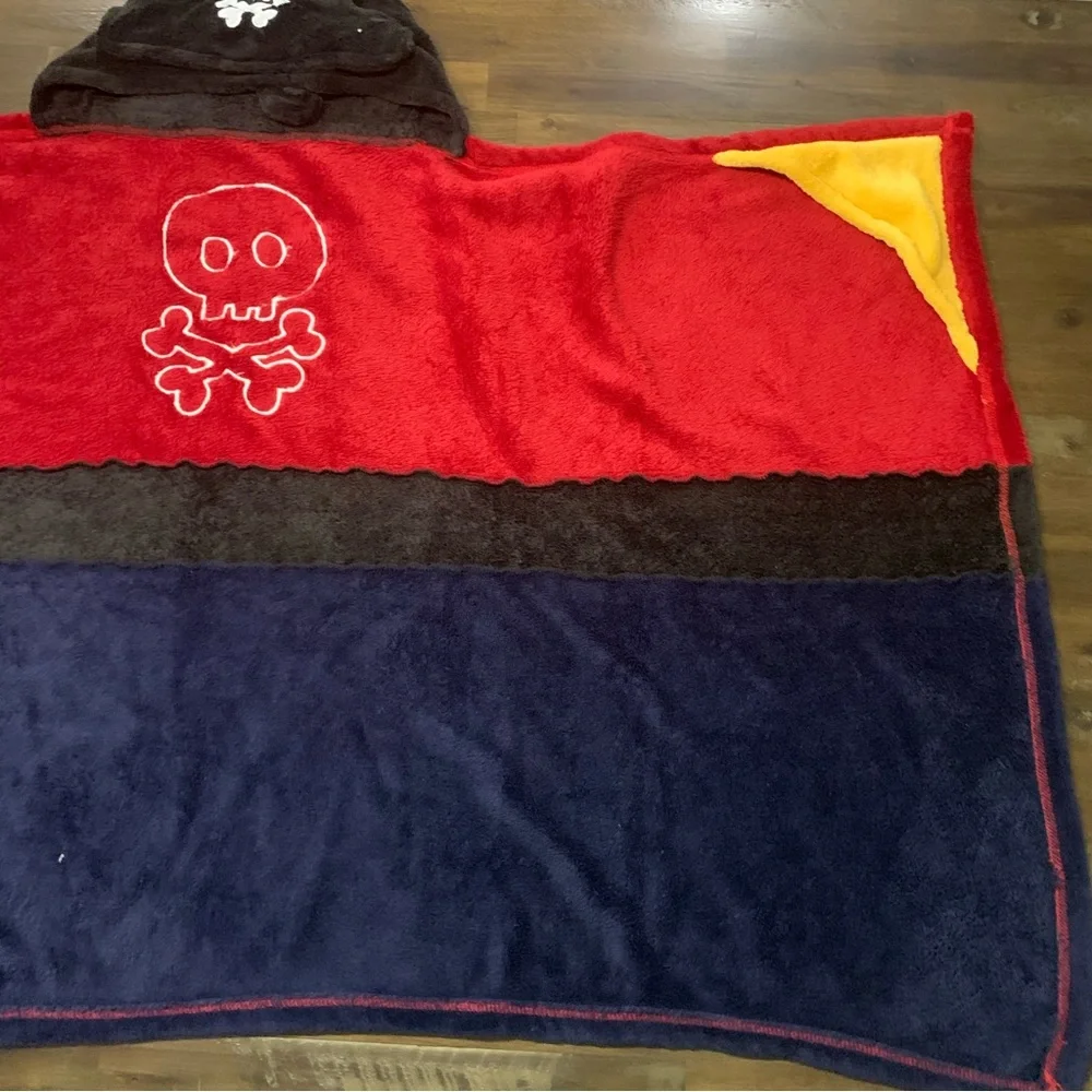 Jumping Beans kids character pirate hooded plush blanket